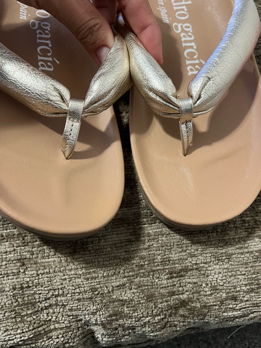NWOT Pedro Garcia Metallic Padded Thong Sandals Size 36.5 (6.5 US) - Picture 7 of 8